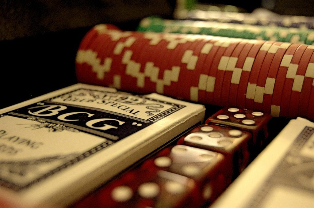 cartas y dados - juegos de azar